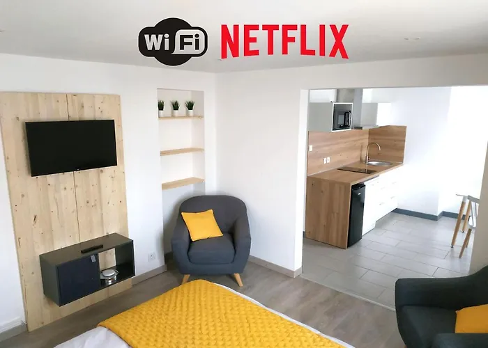 Sea View & Beach Studio Apartment - Blue Horizon